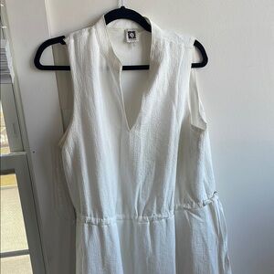 Elegant White Sleeveless Dress